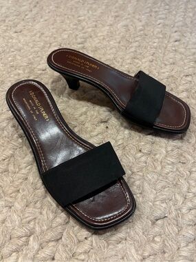 Donald Pliner kitten heel